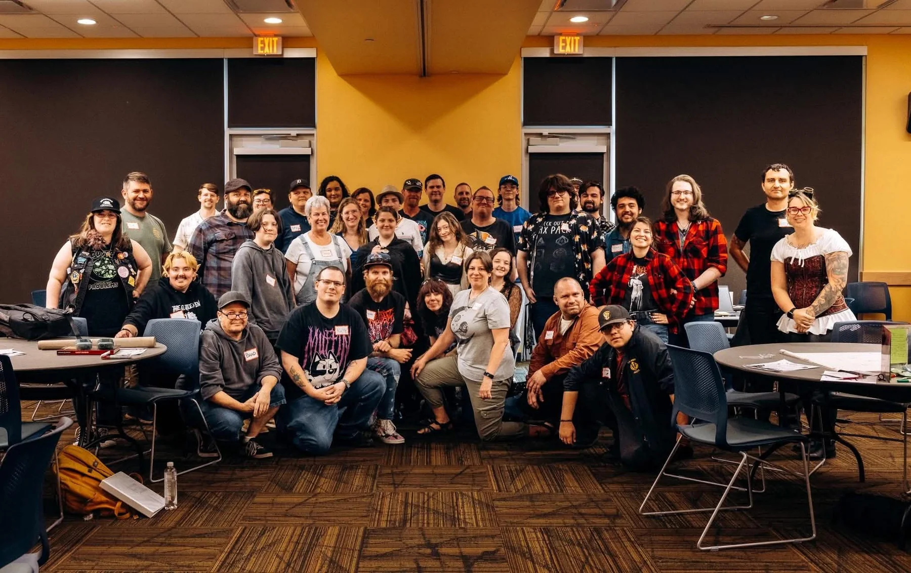 A large group gathered together for a Valley of the Nerds one-shot event photo.